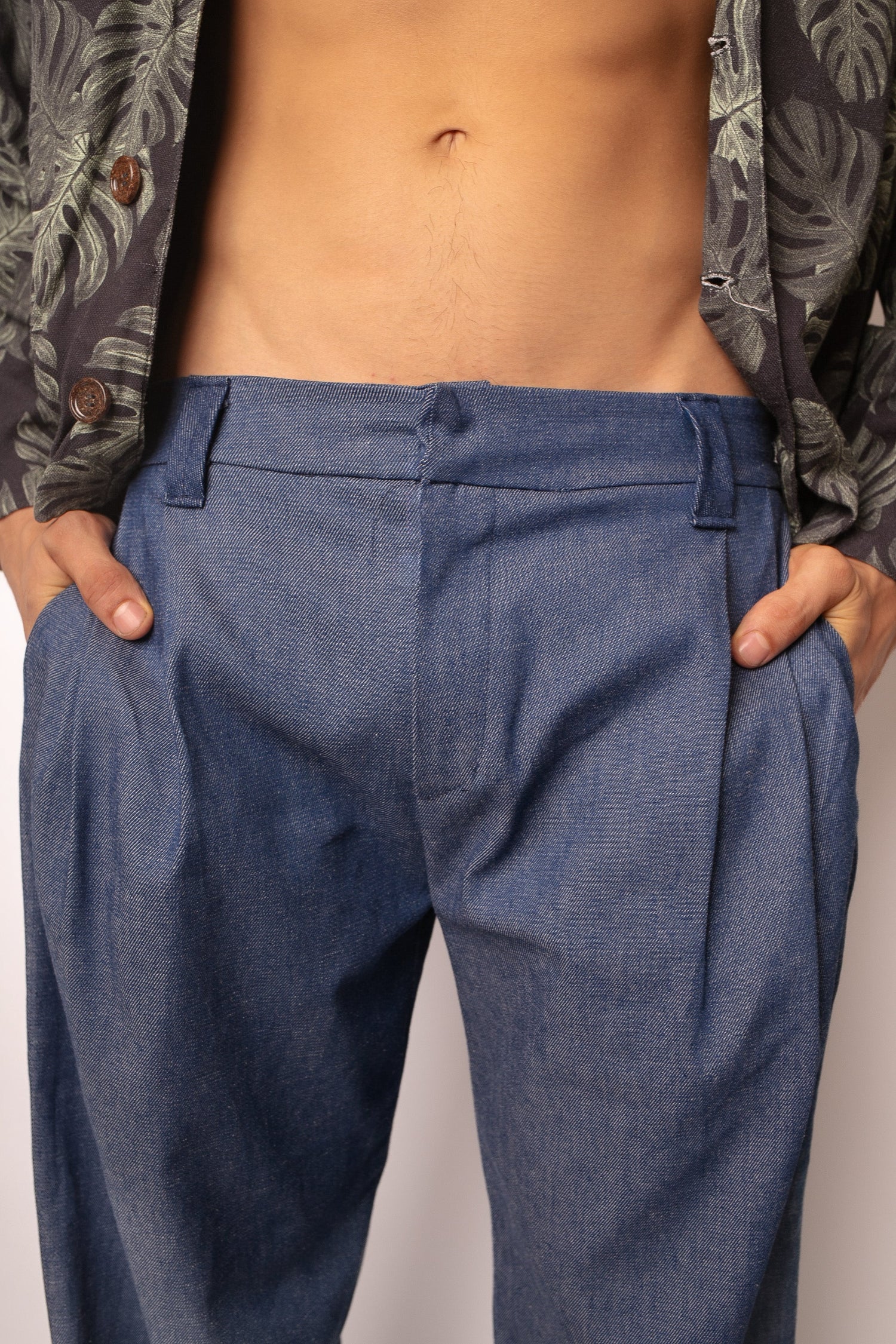 Jeans na TA Studios.