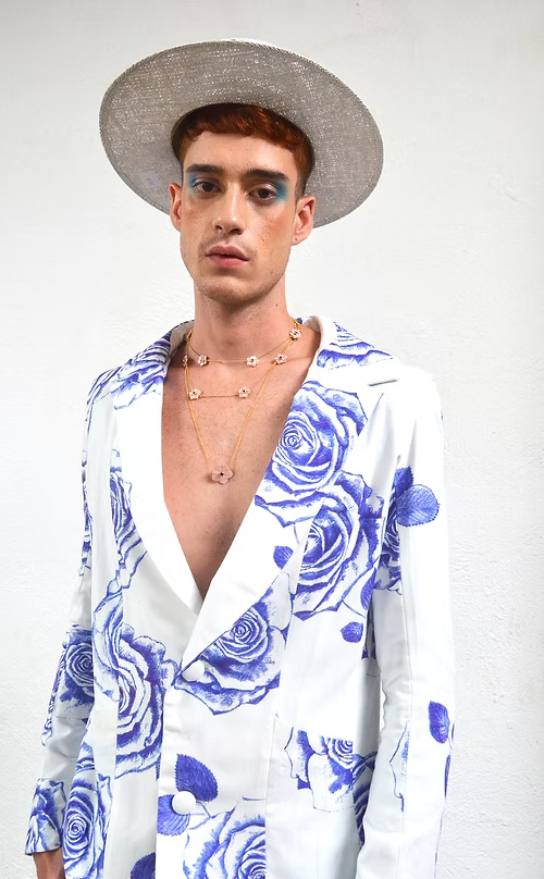 Blazer Rosas Azuis em Viscose Ecovero: Alfaiataria Sustentável