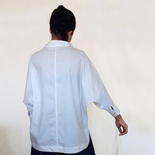 Camisa de Algodão com Manga Morcego: Liberdade e Estilo