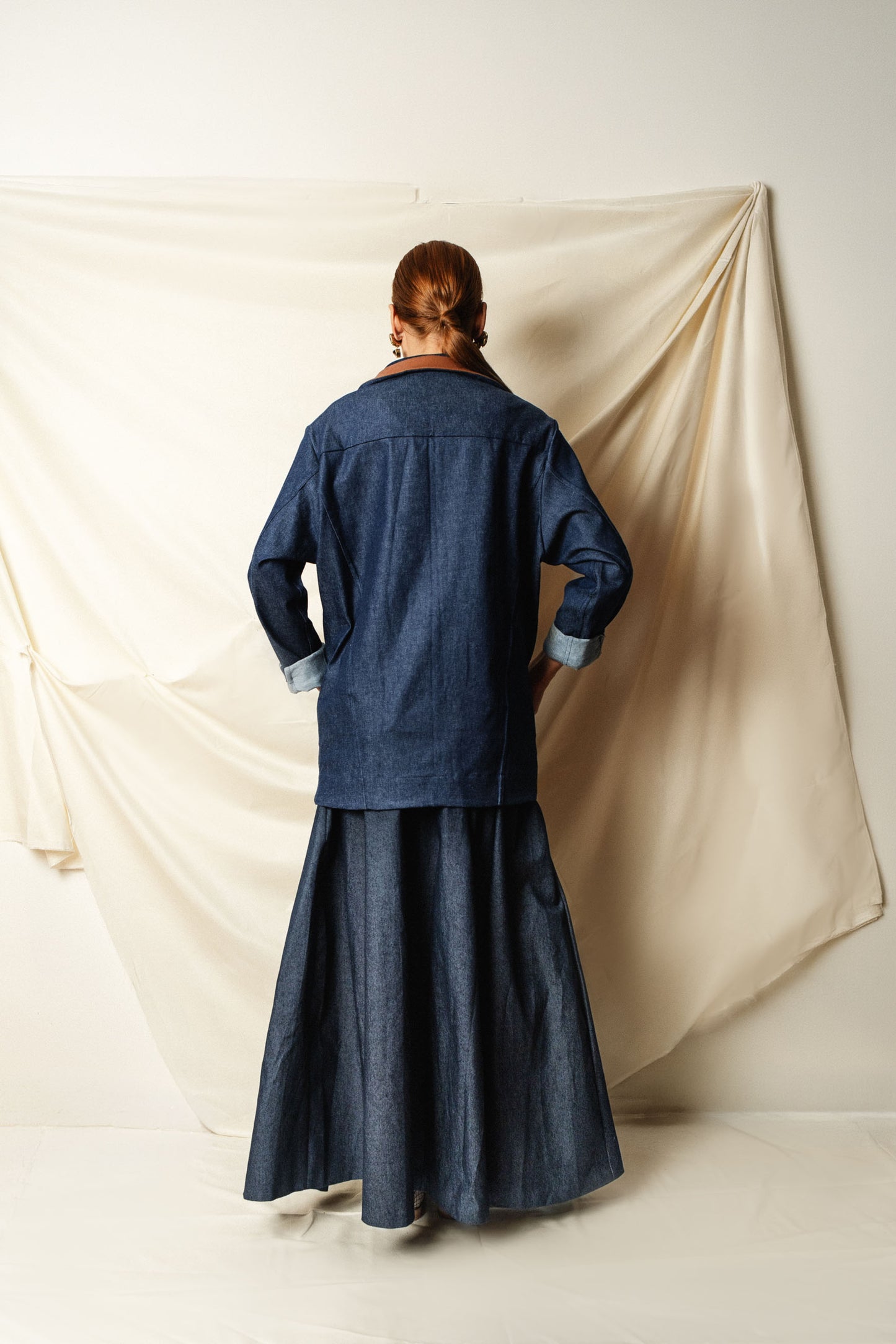 Jaqueta longa, indigo natural,  TA Studios.