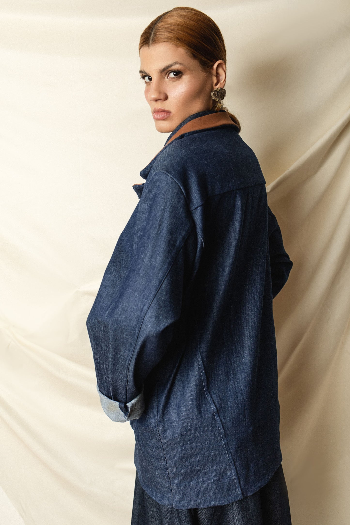 Jaqueta longa, indigo natural,  TA Studios.