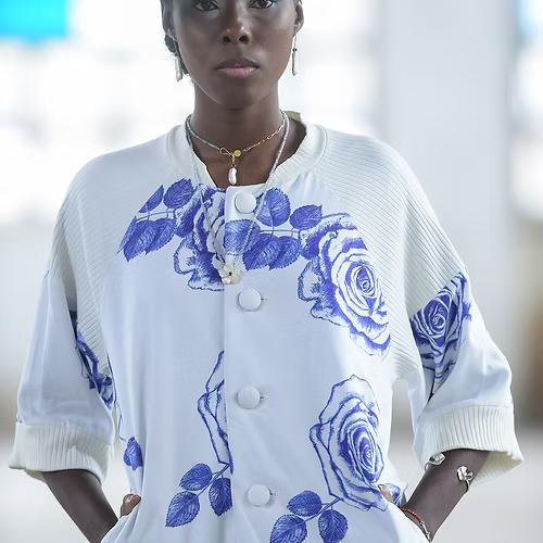 Bomber Manga Curta Rosas Azuis Viscose Ecovero - TA Studios