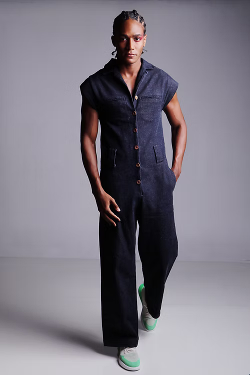 Macacao Unissex TAStudios-vista-frontal-corpo-inteiro.