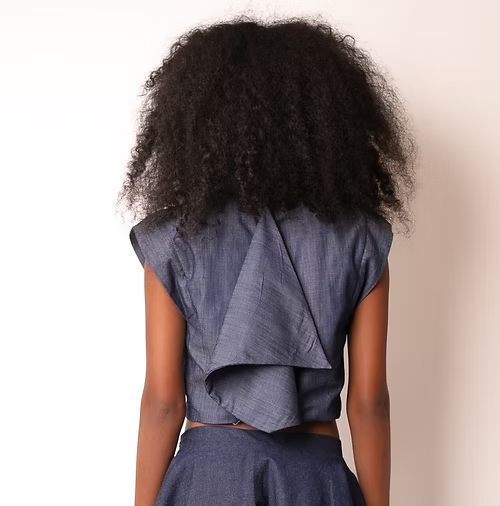 Blusa Jeans com Asas nas Costas - Liocel Sustentável | TA Studios