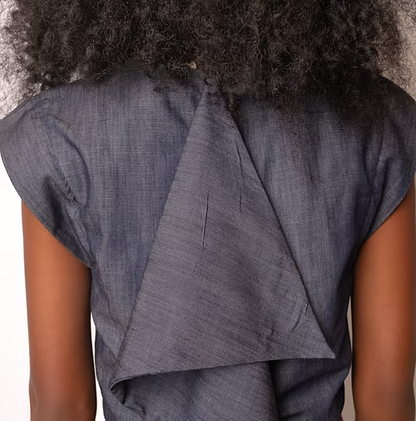 Blusa Jeans com Asas nas Costas - Liocel Sustentável | TA Studios