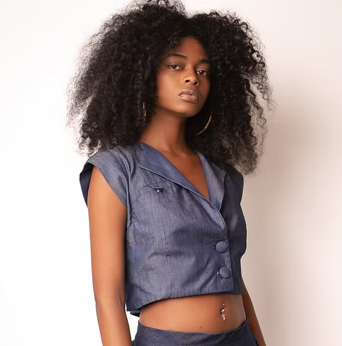 Blusa Jeans com Asas nas Costas - Liocel Sustentável | TA Studios